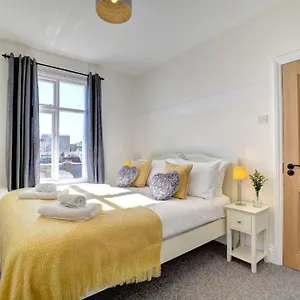 https://modern-4-bedroom-townhouse-perfect-location.brighton-hotels-england.com